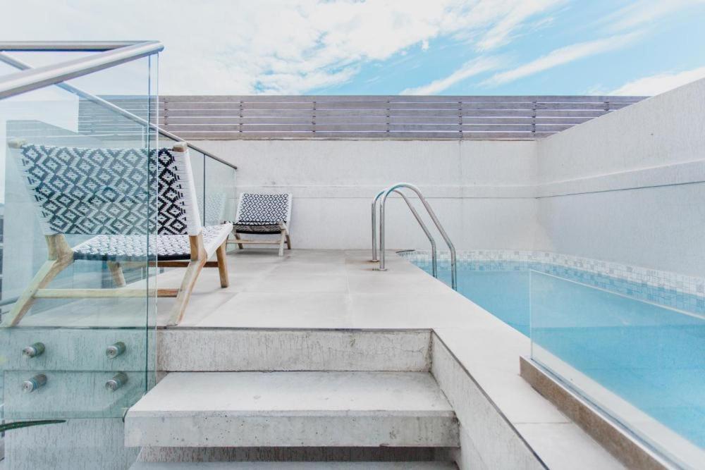 The Paragon Luxe With Rooftop Pool And Gym Apartment