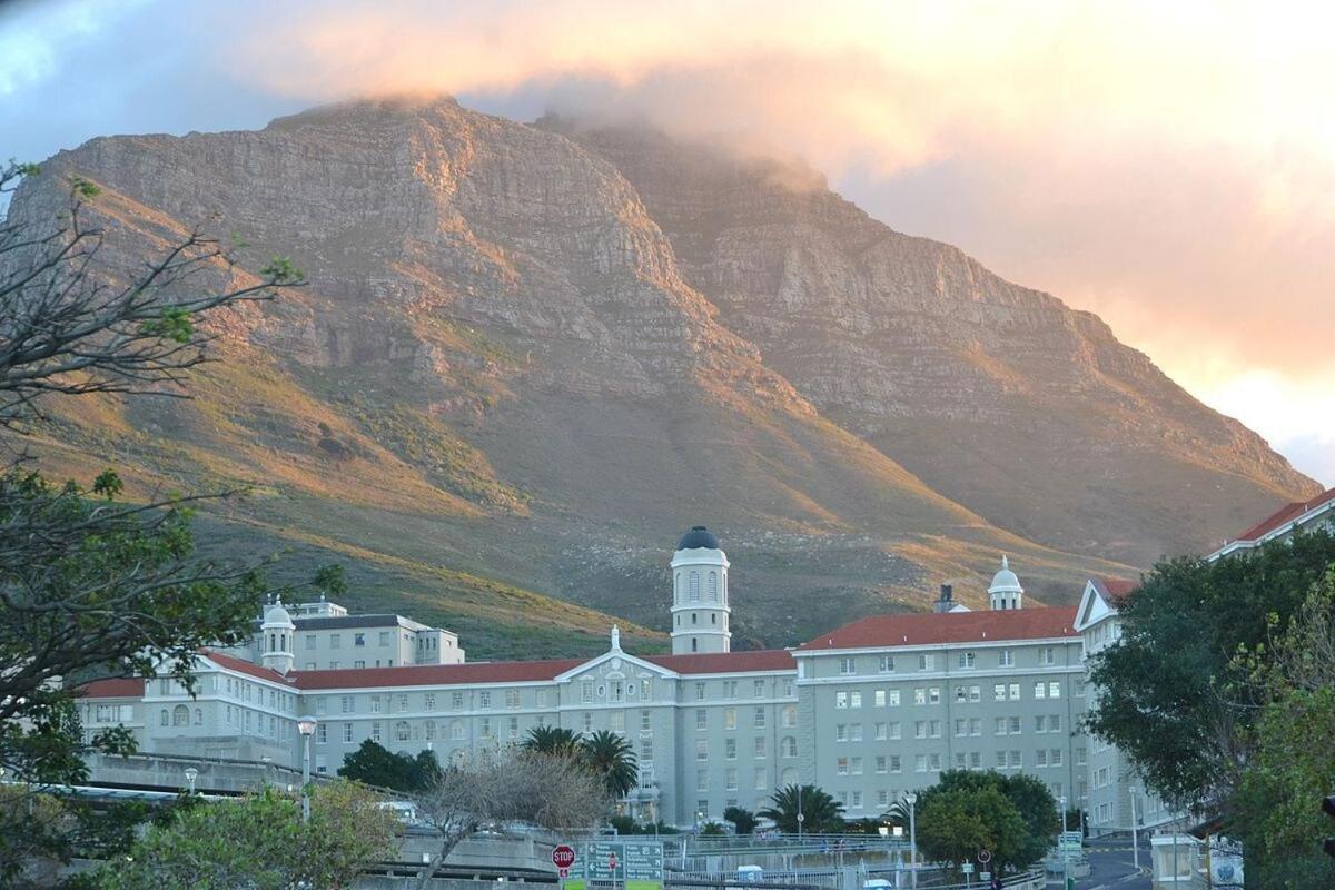 Apartment The Paragon Luxe With Rooftop Pool And Gym Cape Town