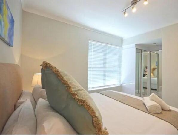 The Paragon Luxe With Rooftop Pool And Gym Apartment